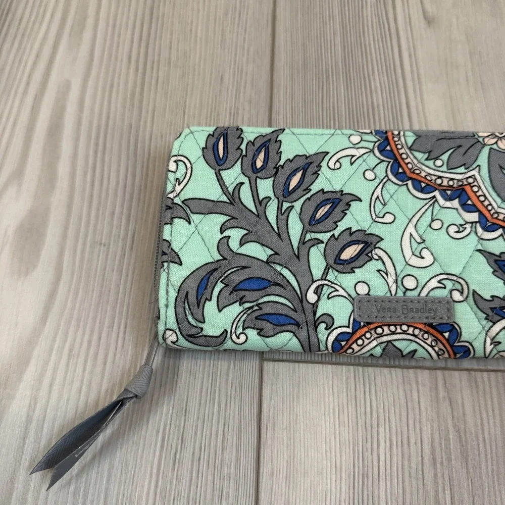 Vera Bradley Wallet‎ Zip Around Fan Flowers Green Blue Quilted
